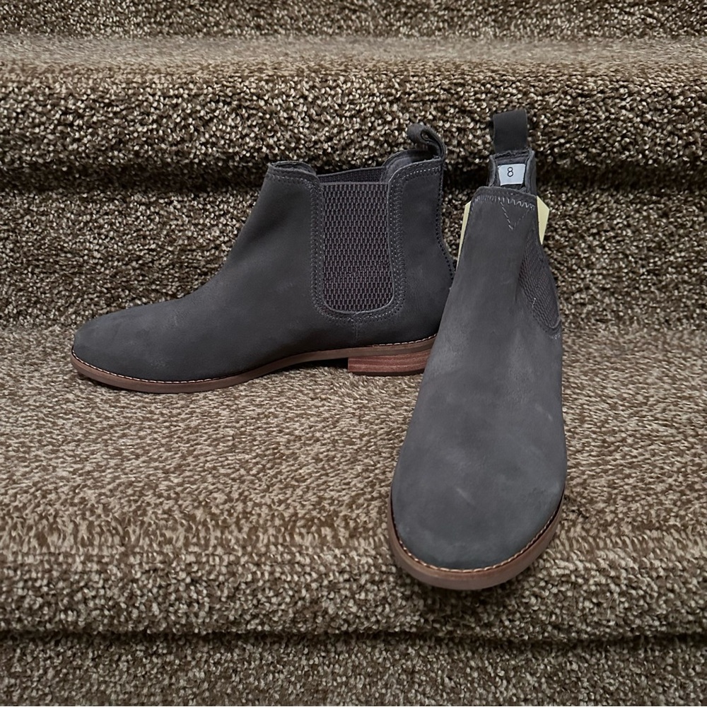 NWT Toms Gray Boots 8‎